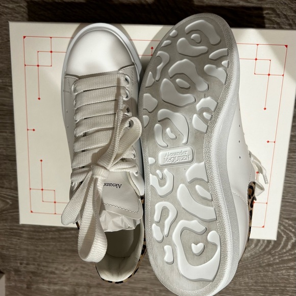 Alexander McQueen only worned like 3 times. Looks pretty good. - Picture 4 of 4